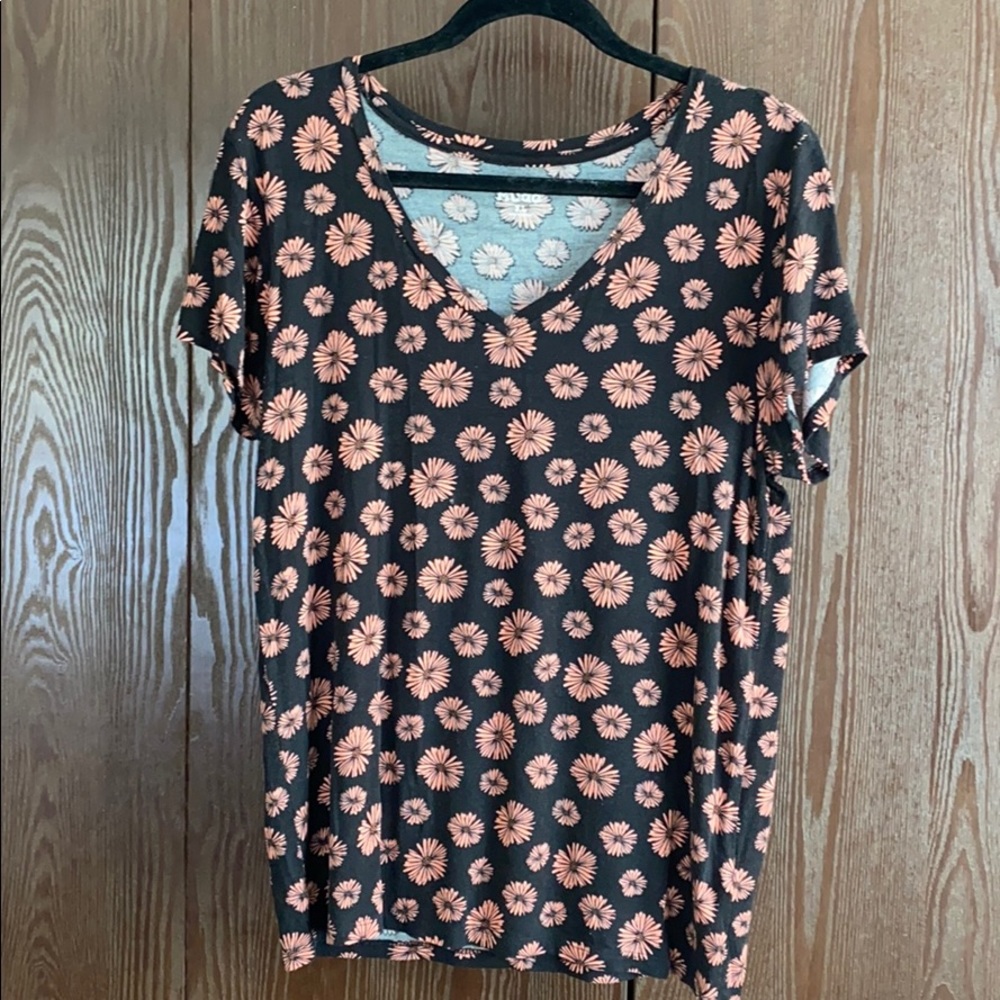 Mudd floral V-neck